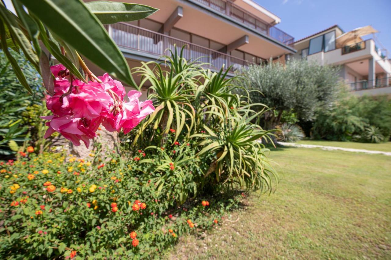 Villa Arrecifes Fertilia Exteriör bild